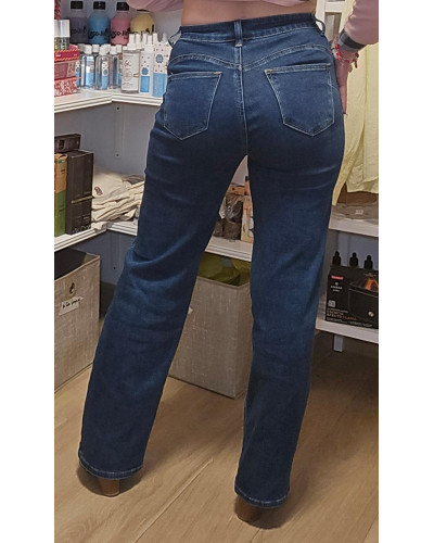 Vaquero talle alto corte recto.