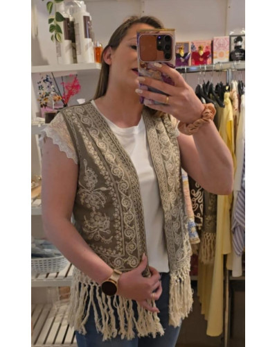 Chaleco verde caqui con bordado